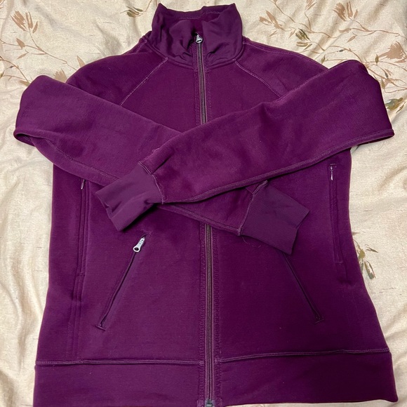 Purple Eggplant Lululemon sweatshirt. Excellent used condition - Picture 1 of 1